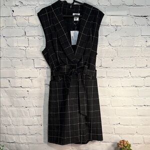 DKNY Women's Black Seeveless Tie-waist Dress with a White Grid Pattern. NWT.
